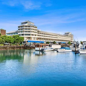 https://shangri-la-hotel-the-marina-cairns.queenslandhotels.net