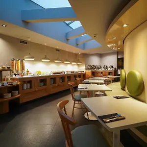 987 Design 4*, Prag Tjeckien